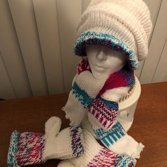 Winter very thick Hat , glove, & Scarf. - Picture 6 of 8